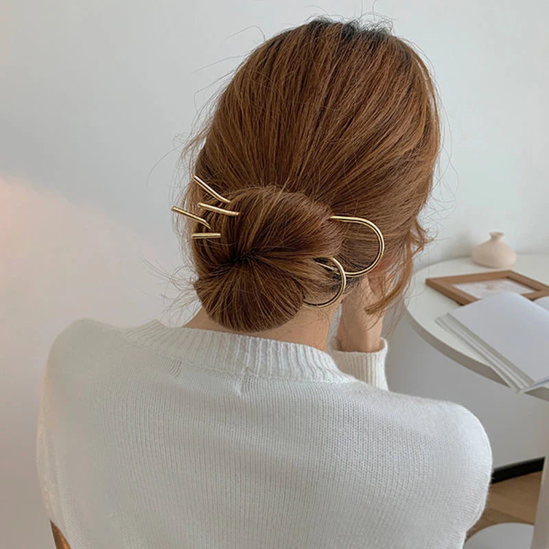 Lunar Pin: U-Shaped Pearl Hair Stick for Elegant Styling