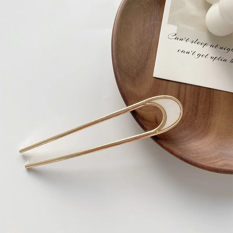 Lunar Pin: U-Shaped Pearl Hair Stick for Elegant Styling