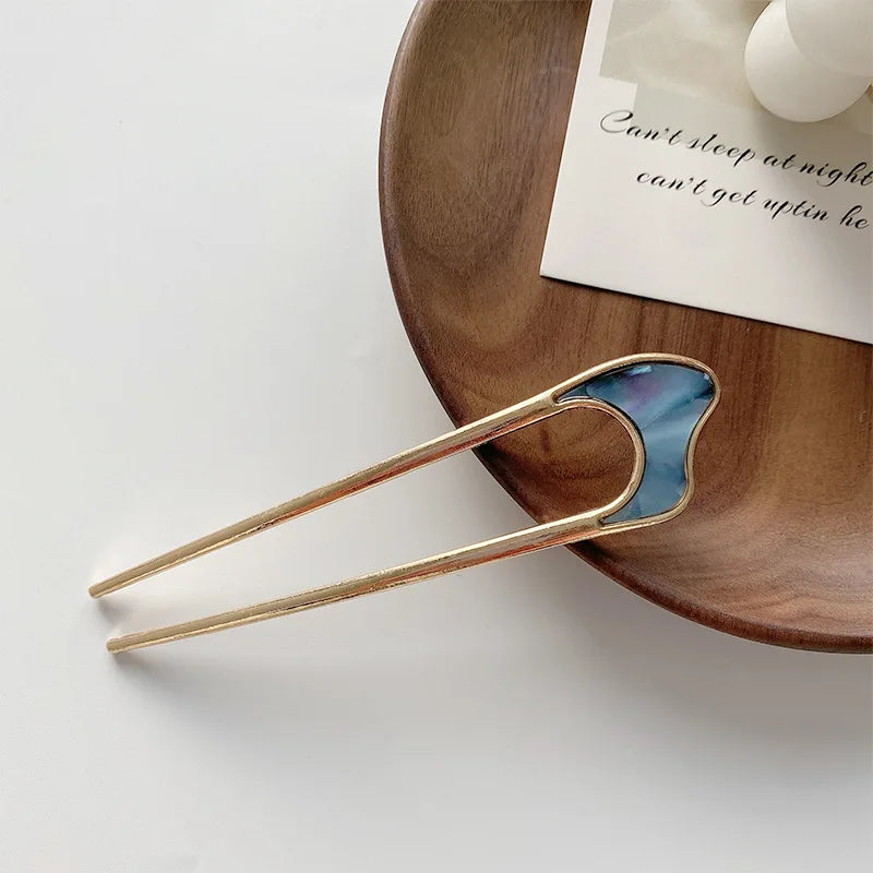 Lunar Pin: U-Shaped Pearl Hair Stick for Elegant Styling