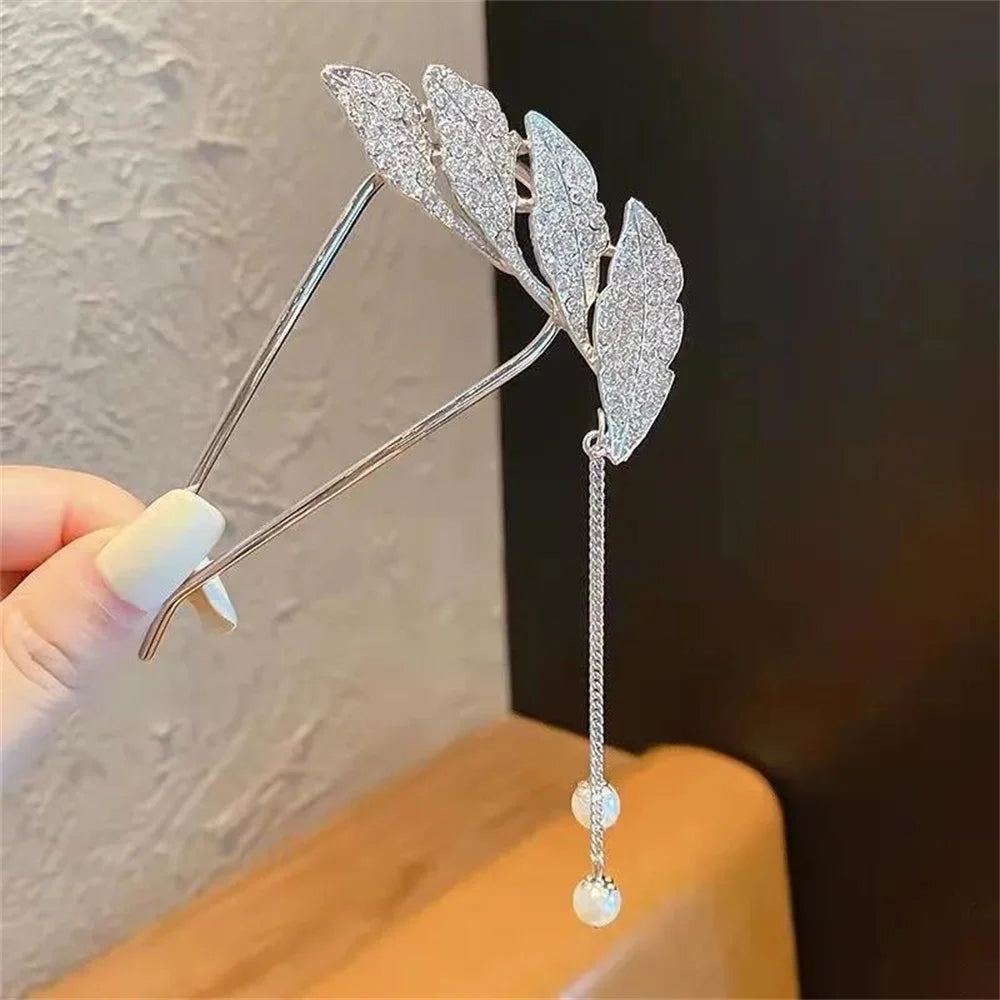 Lunar Pin: U-Shaped Pearl Hair Stick for Elegant Styling