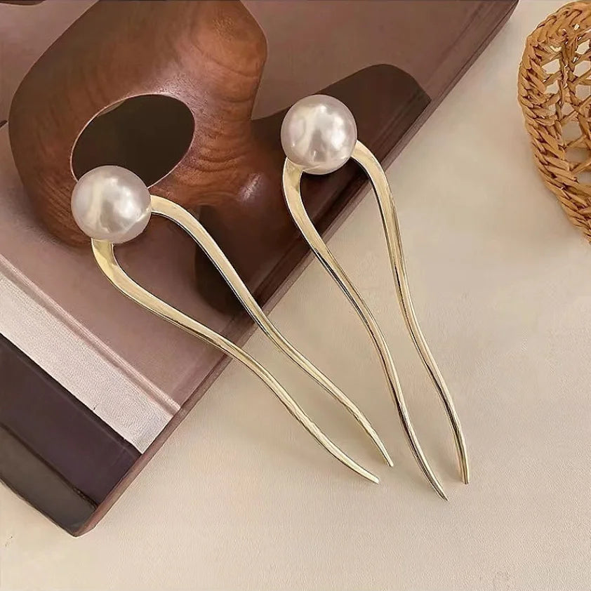 Lunar Pin: U-Shaped Pearl Hair Stick for Elegant Styling