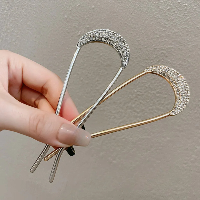 Lunar Pin: U-Shaped Pearl Hair Stick for Elegant Styling