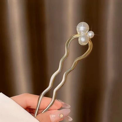 Lunar Pin: U-Shaped Pearl Hair Stick for Elegant Styling