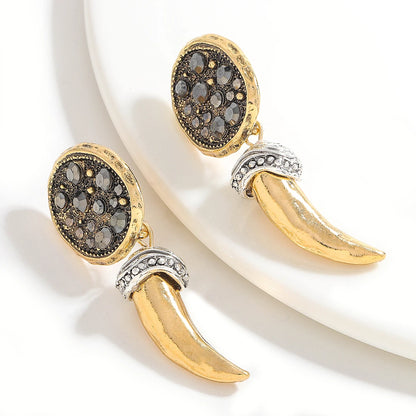 3-Piece Horn Glitter Pendant Necklace Set – Vintage-Inspired Layered Chains for Parties & Gifts