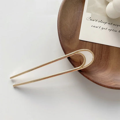 Lunar Pin: U-Shaped Pearl Hair Stick for Elegant Styling