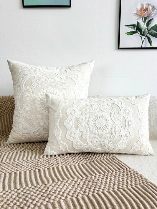 1 funda de almohada redonda bordada a mano con cremallera para un elegante toque decorativo. Incluye relleno no incluido.