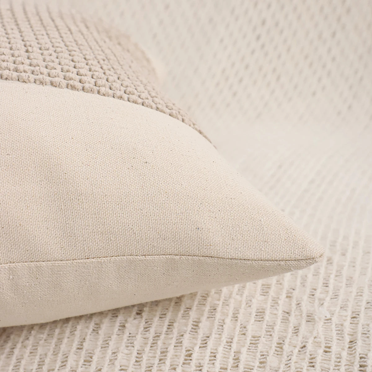 Textura Linear: Jacquard Canvas Pillow Cover
