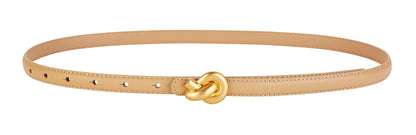 Cinturón de cuero premium con hebilla de metal para mujer.