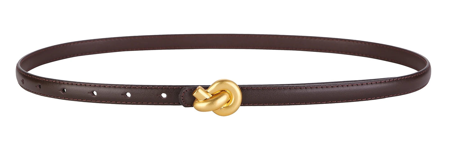 Cinturón de cuero premium con hebilla de metal para mujer.