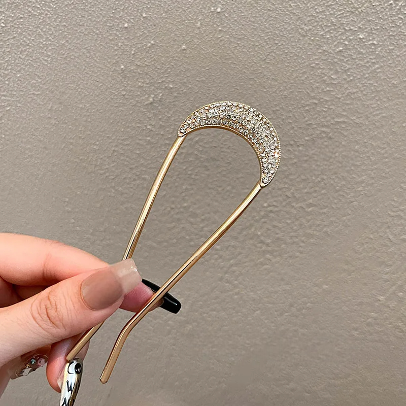 Lunar Pin: U-Shaped Pearl Hair Stick for Elegant Styling