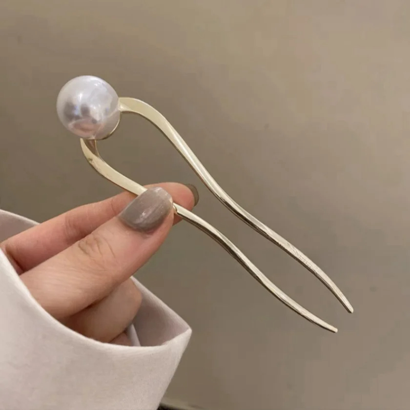 Lunar Pin: U-Shaped Pearl Hair Stick for Elegant Styling